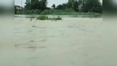 असम के सात जिले बाढ़ की चपेट में, करीब दो लाख लोग प्रभावित