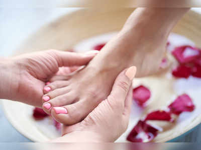 Pedicure at home: गर्मी के मौसम में पैर पड़ गए हैं काले, तो घर पर इस तरह पेडीक्योर करने पर हो जाएंगे गोरे