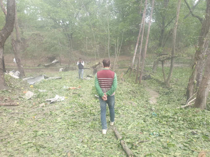 car with ied in pulwama