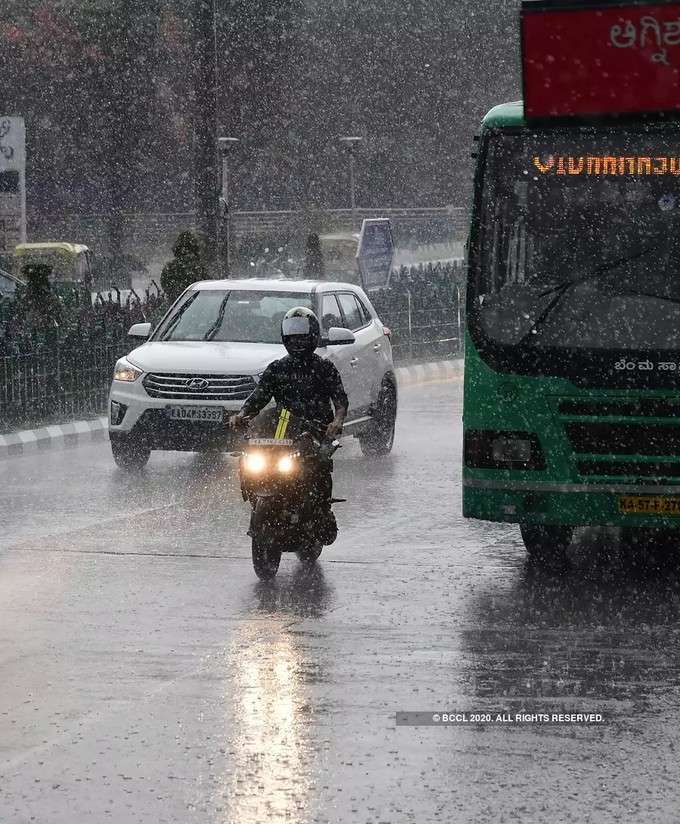 ಬೆಂಗಳೂರಿನಲ್ಲಿ ಮಿಂಚು, ಗುಡುಗು ಸಹಿತ ಮಳೆ