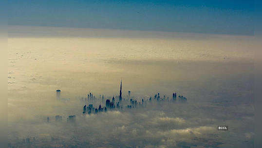 Breathtaking photos of Burj Khalifa undeterred by the fog, through a pilot’s lens. 
