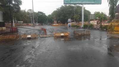 ಗುಡುಗು ಮಿಂಚಿನೊಂದಿಗೆ ಅಬ್ಬರಿಸಿದ ಮಳೆ