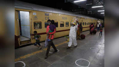 दोनशे स्पेशल ट्रेन ट्रॅकवर; मुंबईतून रवाना झाली पहिली एक्स्प्रेस