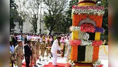 గన్‌పార్క్ అమరుల స్థూపం వద్ద కేసీఆర్ నివాళులు