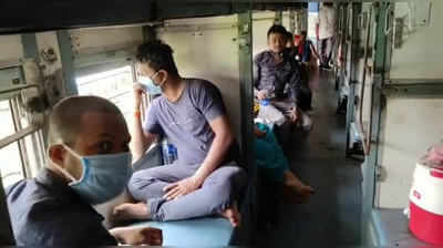 पश्चिम बंगाल के 1500 लोगों को लेकर इंदौर से पहली ट्रेन हुई रवाना