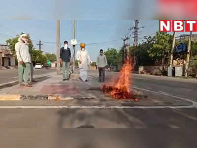 बार्डर पर चीन की हरकत के बाद चाइनीज सामानों की जलाई होली, स्वदेशी अपनाने का लिया संकल्प