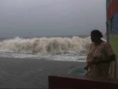 നിസര്‍ഗ ചുഴലിക്കാറ്റ് തീരം തൊട്ടു։ മഹാരാഷ്ട്രയിലെ വിവിധ ഭാഗങ്ങളില്‍ നിരോധനാജ്ഞ