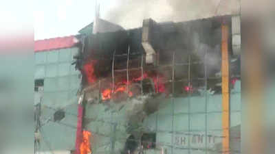 दिल्ली: आजादपुर के शॉपिंग कॉम्प्लेक्स में भयानक आग, वक्त रहते बुझाया