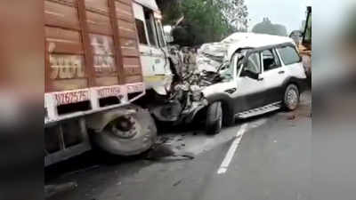 यूपी के प्रतापगढ़ में ट्रक से भिड़ी एसयूवी, एक ही परिवार के 9 लोगों की मौत