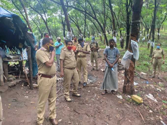 ​പന്നിപ്പടക്കം തയ്യാറാക്കിയതിന്റെ അവശിഷ്ടങ്ങള്‍