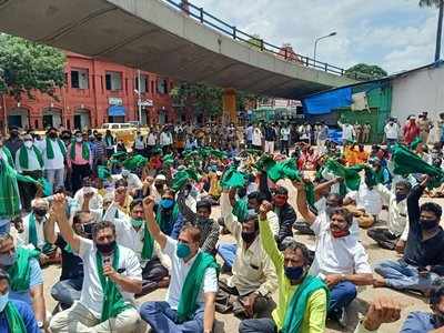 ವ್ಯಾಪಾರಸ್ಥರ ಮೇಲೆ ದೌರ್ಜನ್ಯ: ಬಿಬಿಎಂಪಿ ಅಧಿಕಾರಿಗಳ ವಿರುದ್ಧ ಪ್ರತಿಭಟನೆ