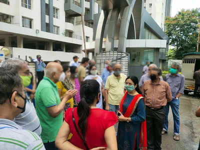 कोथरूडमध्ये दारूच्या नशेत तरुणांचा राडा; माजी आमदार मेधा कुलकर्णी जखमी