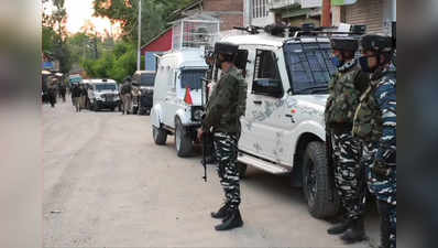काश्मीरमध्ये चार दहशतवादी ठार, चकमक सुरूच