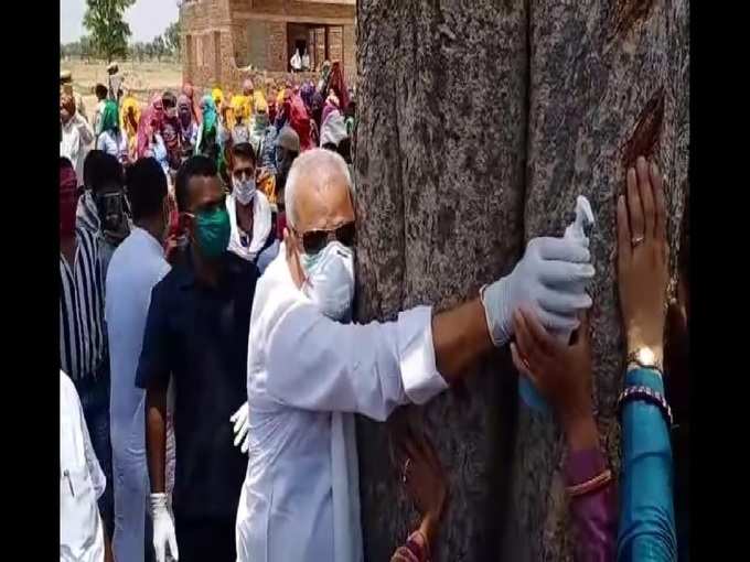 फिर शुरू हुआ चिपको आंदोलन : पेड़ से चिपके राजस्थान के यह सांसद