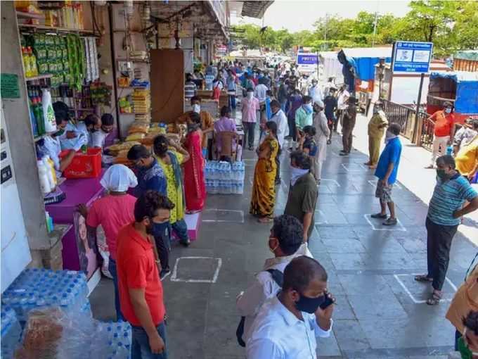 સોશિયલ ડિસ્ટન્સિંગ અને માસ્ક જરૂરી