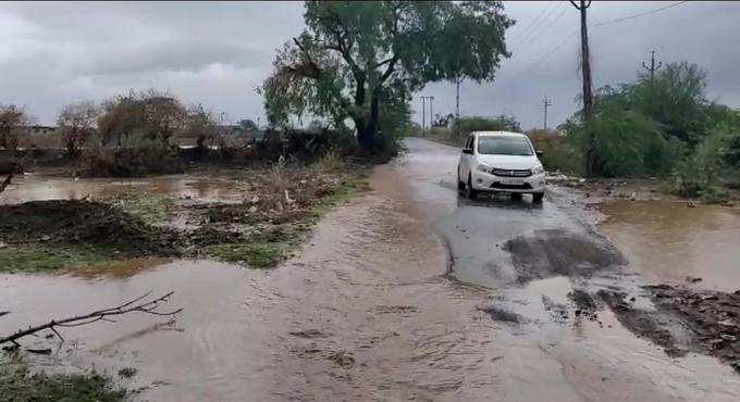 સૌરાષ્ટ્ર સહિત રાજ્યના અનેક વિસ્તારોમાં ધોધમાર વરસાદ, ગોંડલમાં 3.5 ઈંચ ખાબક્યો