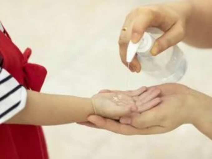 બાળકોના હાથ સાફ કરવા સેનિટાઈઝર વપરાય?