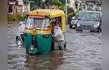 അതിശക്തമായ മഴയിൽ അഹമ്മദാബാദ് നഗരം വെള്ളത്തിൽ