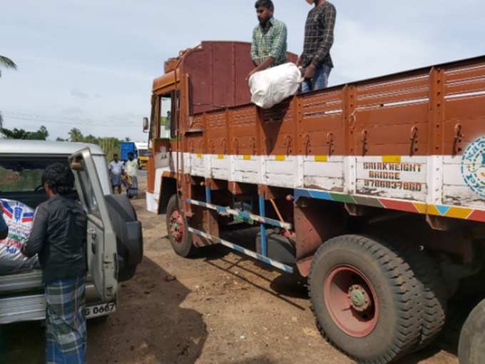 கடத்தலுக்கு உபயோகிக்கப்பட்ட லாரி