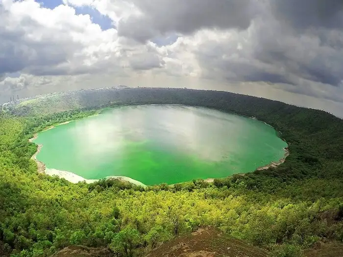 what is the reason behind lonar lake water gets red and know about 10 amazing facts about lonar sarovar what is the reason behind lonar lake water gets red and know about 10 amazing facts about lonar sarovar