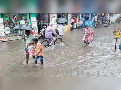 বৃষ্টির জলে ডুবল আরামবাগ শহর