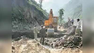 चीन की सीमा पर पहाड़ों को चीरकर सड़क बना रही है भारतीय सेना