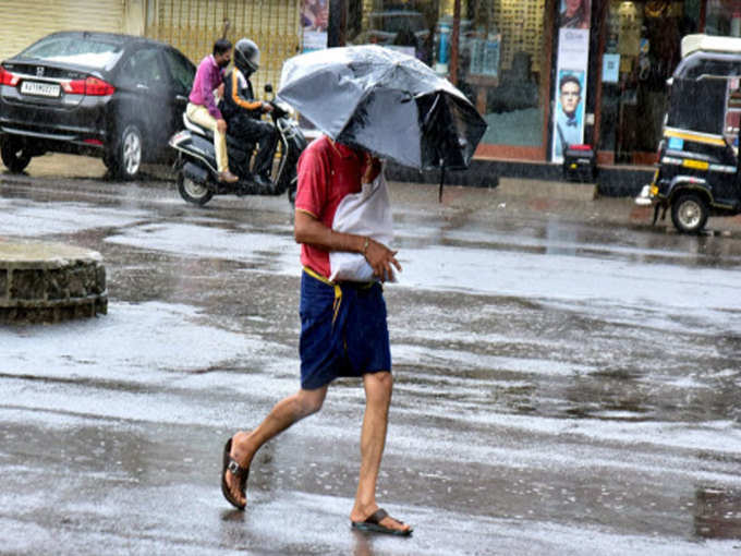 दक्षिणी आंतरिक कर्नाटक और तमिलनाडु में अलग-अलग जगहों पर हल्की बारिश हुई।