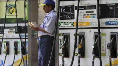 22 रुपये के पेट्रोल पर 50 रुपये टैक्स, कच्चा तेल 35 डॉलर लेकिन पेट्रोल-डीजल 19 महीने में सबसे महंगे