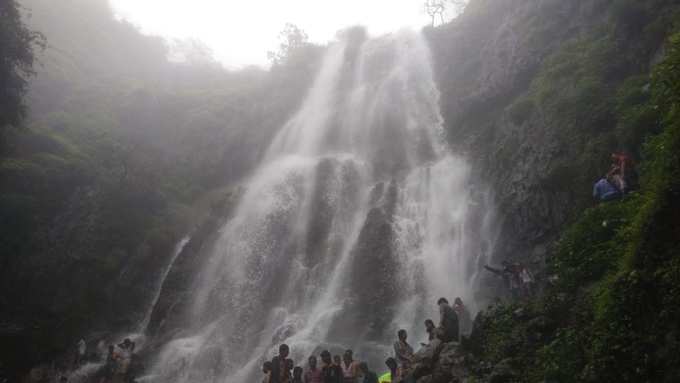 ​ಮಳೆಗಾಲದಲ್ಲಿ ಜನಸಂದಣಿ