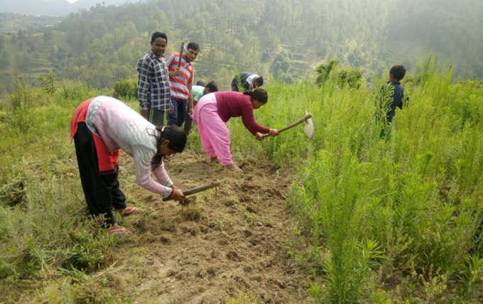 আর ভিনরাজ্যে নয়...