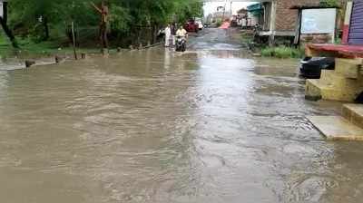 MP: भारी बारिश के बाद शाजापुर में सड़कों पर सैलाब, घरों में घुसा पानी