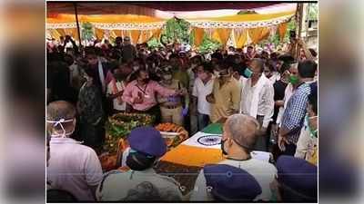 भारत माता की जय के नारों के बीच गांव पहुंचा शहीद दीपक सिंह का शव, थोड़ी देर में अंतिम संस्कार