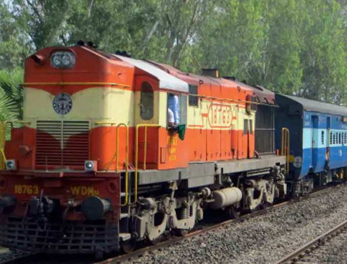 ट्रेन रुकने पर इंजन महाराष्ट्र में तो गार्ड का डिब्बा गुजरात में