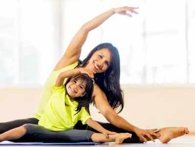International Yoga Day कुटुंबीयांसोबत योग करण्याचे ६ आश्चर्यकारक फायदे, आजपासूनच करा सुरुवात