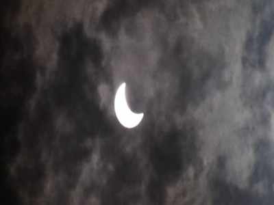 Surya Grahan 2020: MP में Solar Eclipse की खूबसूरत तस्वीरें, पहली बार देखें दूधिया रंग का सूर्य