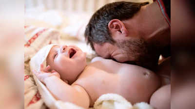 नवजात शिशु किस उम्र में पहली बार हंसना शुरू करते हैं