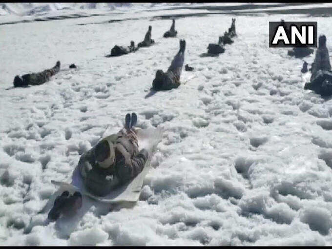 18,000 ફૂટની ઊંચાઈએ યોગાસન