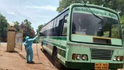 బస్సులో కరోనా రోగులు.. ప్రయాణికుల పరుగో పరుగు