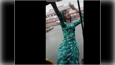 बारिश में भीगते हुए खतरनाक स्टंट के साथ लड़की ने किया जबरदस्त डांस, अब पुलिस तलाश रही