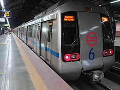 दिल्ली मेट्रो की साइट पर सुपरवाइजर के ऊपर गिरा पोल, मौत