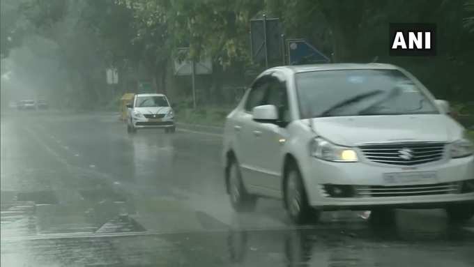 भारतीय मौसम विभाग ने आज दिल्ली में पूरे दिन हल्की से मध्यम बारिश का अनुमान जताया है।