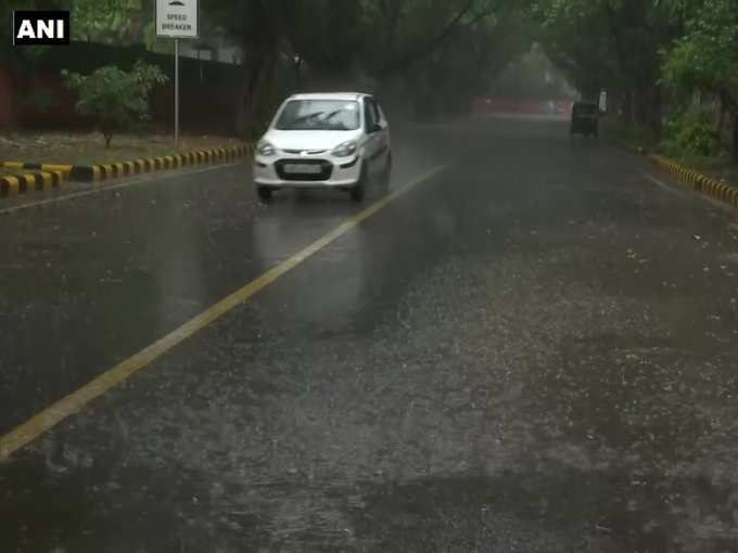 बारिश से भीगा दिल्ली एनसीआर