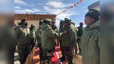 Ladakh Standoff: लद्दाख दौरे में जाबांज जवानों को आर्मी चीफ नरवणे ने किया सम्मानित