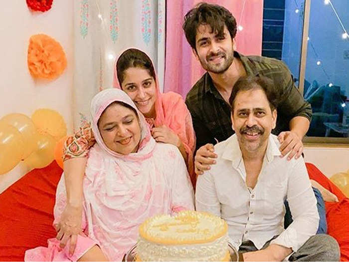dipika kakar bakes a delicious and beautiful cake for her in laws on their wedding anniversary grand celebration with husband shoaib ibrahim