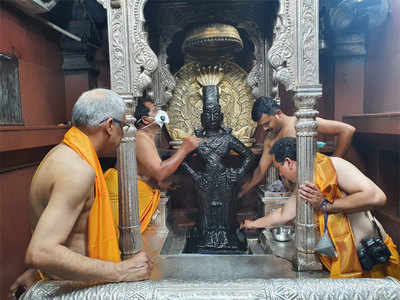 Pandharpur Vitthal Mandir विठुरायाची मूर्ती आता आठ वर्षे आहे तशीच राहणार!