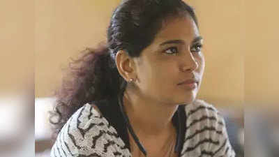 शर्मनाक: रेहाना फातिमा ने अपने बच्चों से कराई न्यूड पेंटिग, केस दर्ज