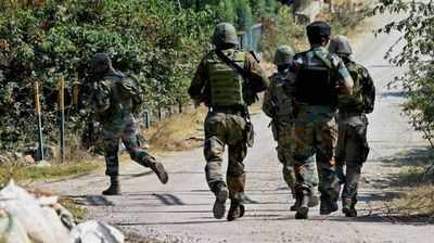 जम्मू-कश्मीर: सोपोर में सुरक्षाबलों और आतंकवादियों के बीच एनकाउंटर, एक आतंकी ढेर