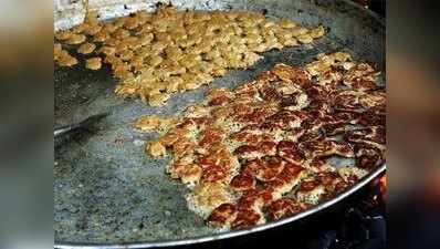 कोरोना ने बिगाड़ा 115 साल पुराना नवाबी जायका, बड़े के बजाए अब चिकन के टुंडे कबाब