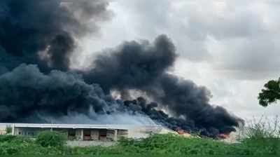 કાબૂમાં આવવાનું નામ નથી લઈ રહી સાણંદ GIDCની Unicharm કંપનીમાં લાગેલી ભયાનક આગ