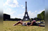 पर्यटकों के लिए तीन महीने बाद खुला पेरिस का आइफल टावर